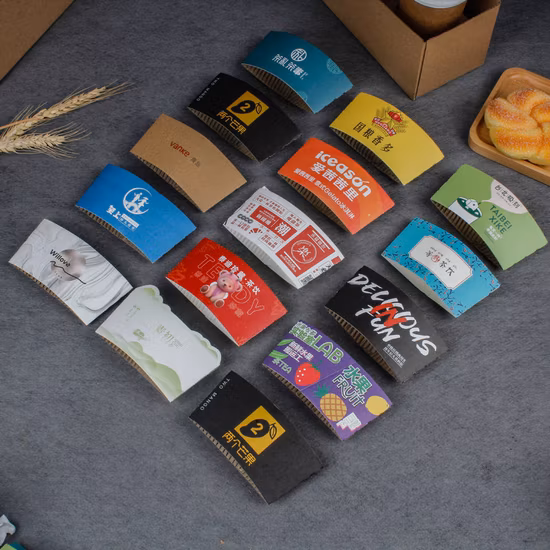 Le manchon de tasse en papier chaud s'adapte aux manchons de tasse à café en papier personnalisés de 10/12/20/24 Oz avec logo